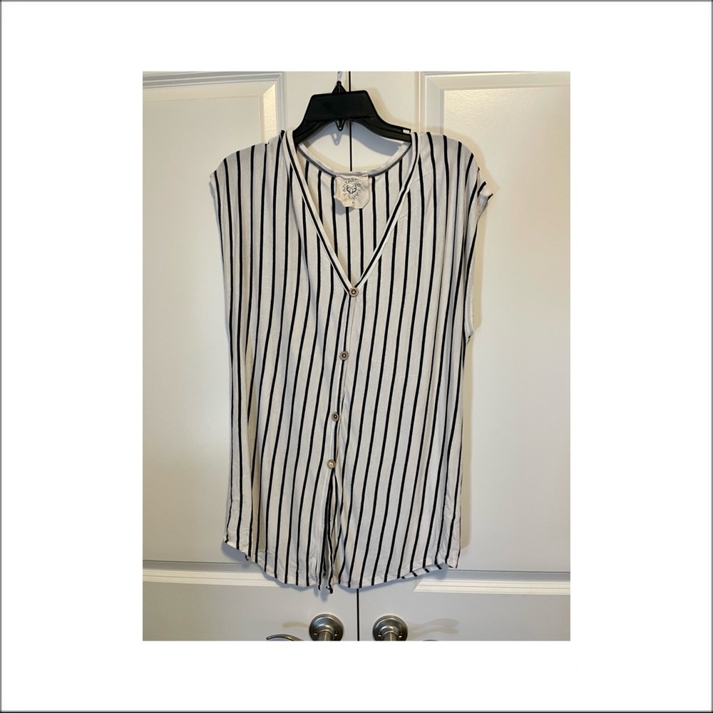 Fantastic Fawn button-down tee, size M